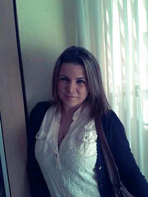 Rubia con dos razones
 #25898293
