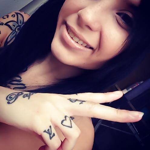 Milf latina sexy con tatuaggi 
 #39033254