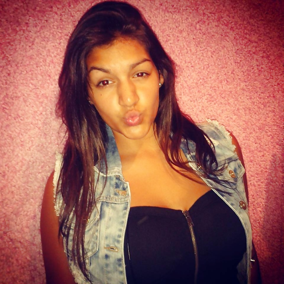 Putas gitanas, besando los labios
 #30132526