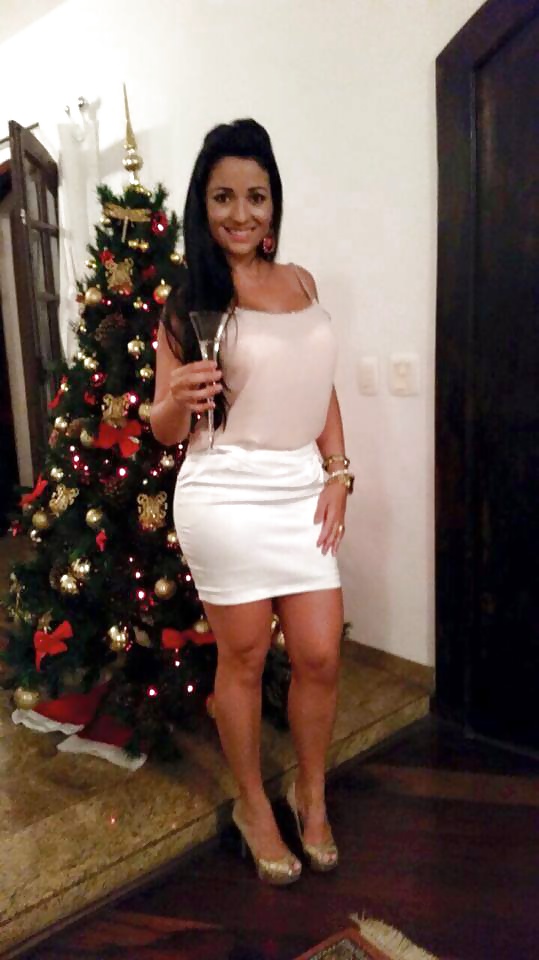 セクシーに着飾った11人
 #40694889