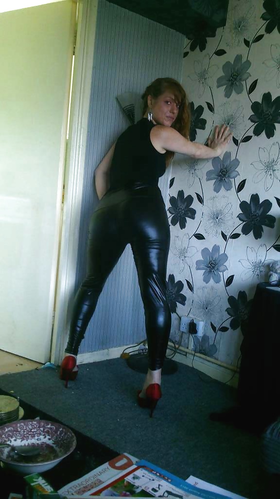 セクシーに着飾った11人
 #40694897