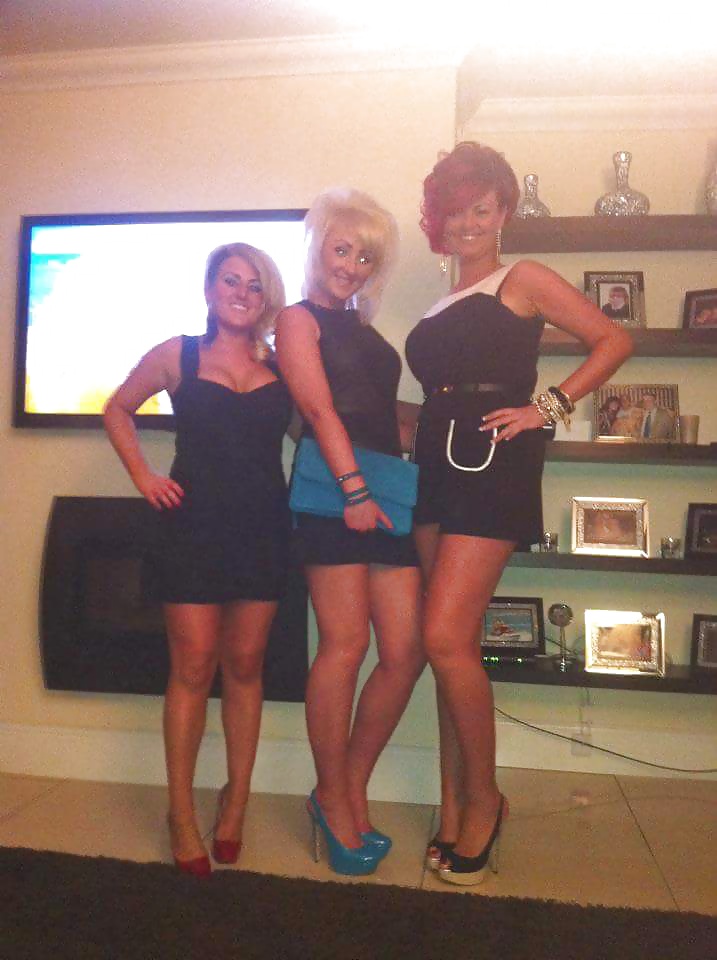 セクシーに着飾った11人
 #40694913