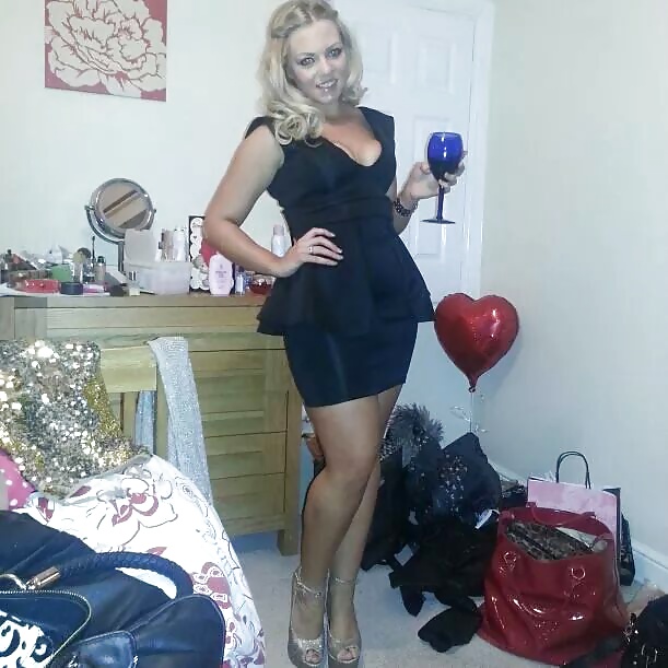 セクシーに着飾った11人
 #40694952