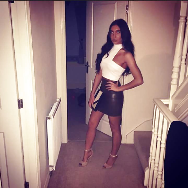 セクシーに着飾った11人
 #40694971