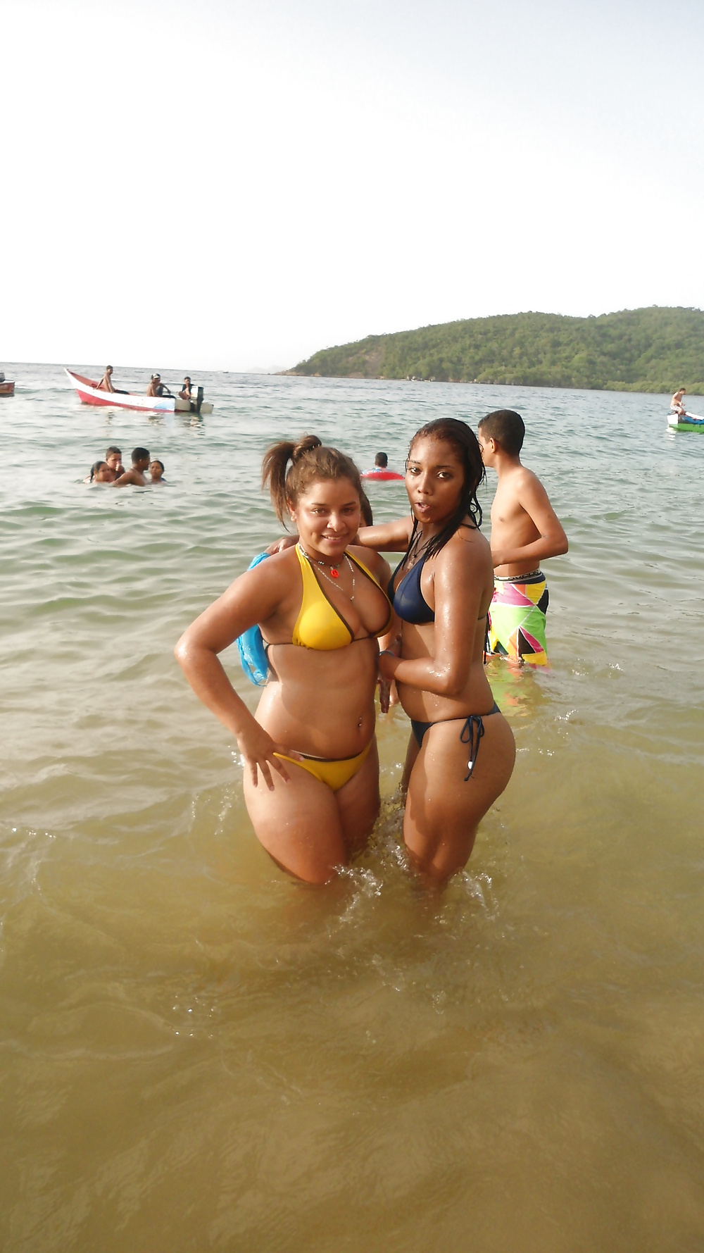 Yureybis marcando pezones
 #25865972