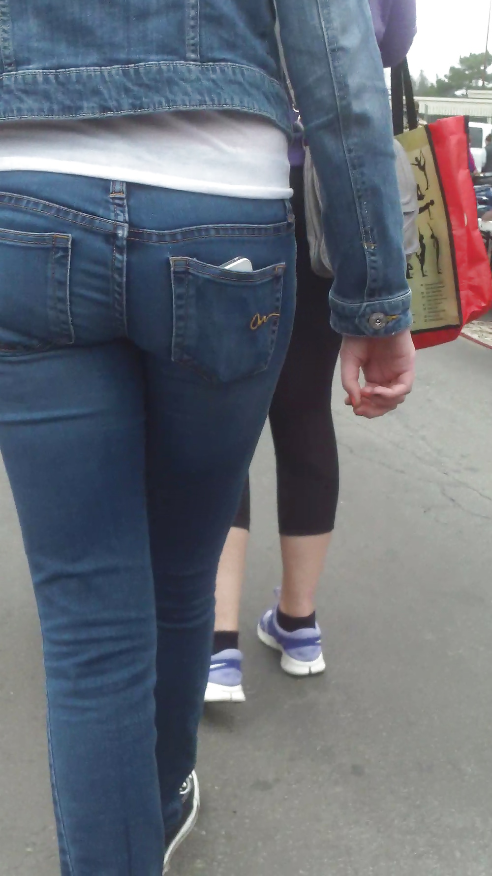 Populäre Jugendlich Mädchen Arsch & Hintern In Jeans Teil 3 #25403380