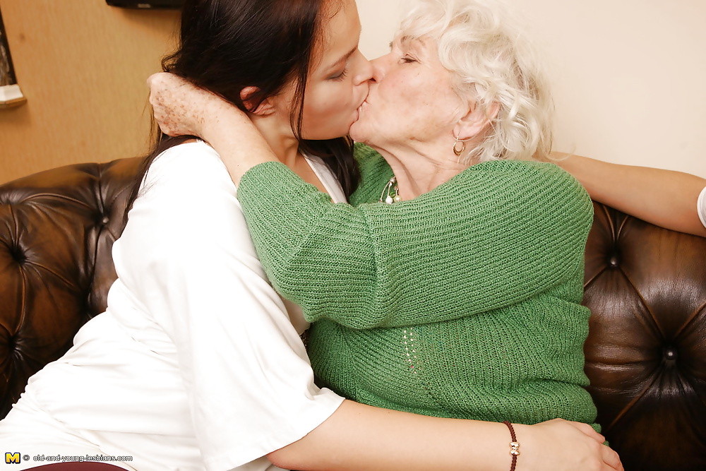 Vecchia nonna norma scopata da due giovani lesbiche parte 3
 #27855158