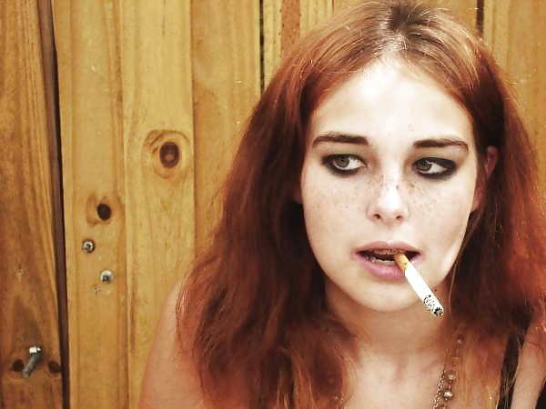 Hembras fumadoras
 #25785878