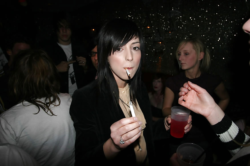 Hembras fumadoras
 #25785914