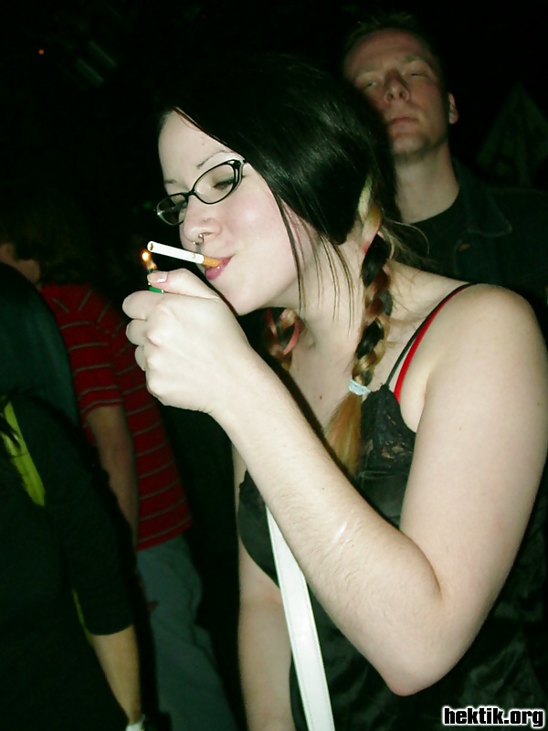 Hembras fumadoras
 #25785946