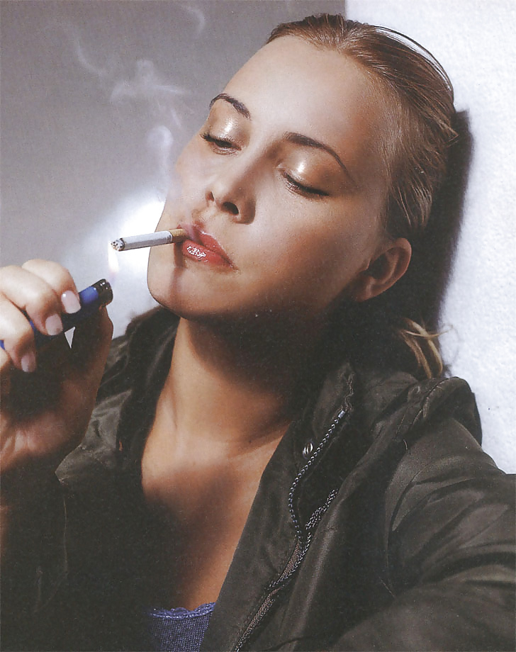 Hembras fumadoras
 #25785997