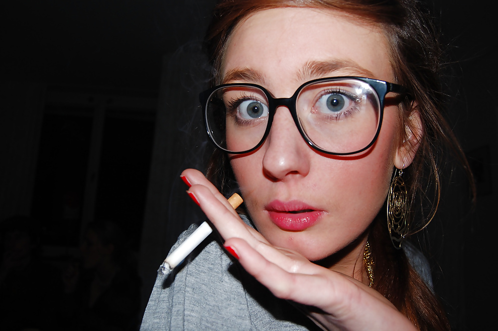 Hembras fumadoras
 #25786116