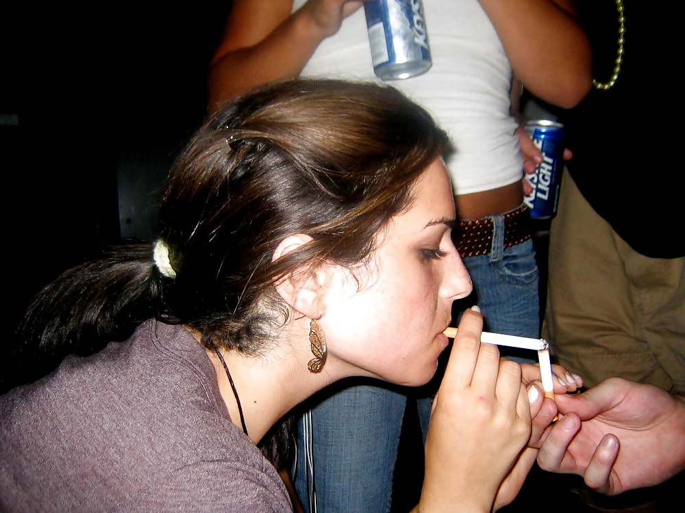 Hembras fumadoras
 #25786128