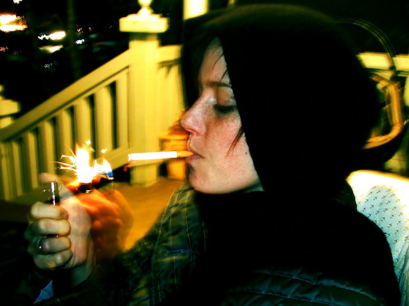 Hembras fumadoras
 #25786178