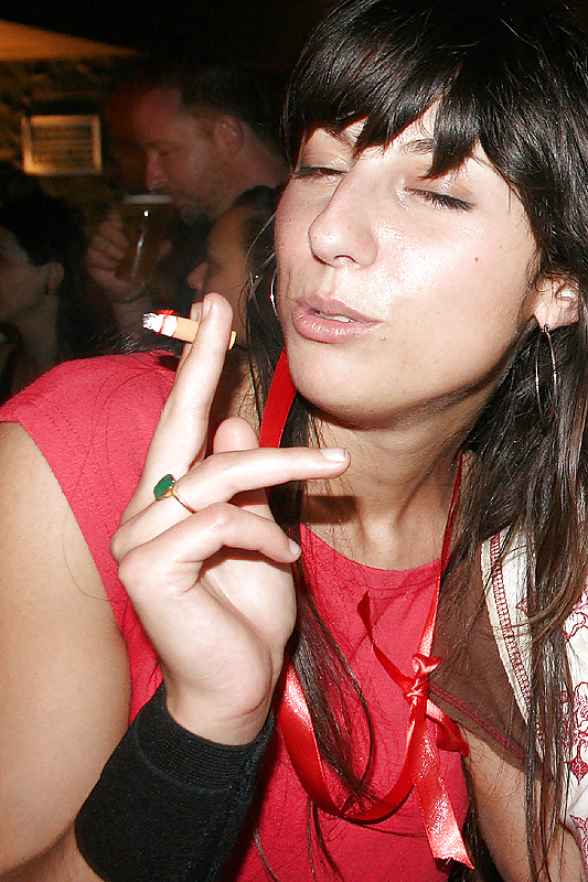 Hembras fumadoras
 #25786211