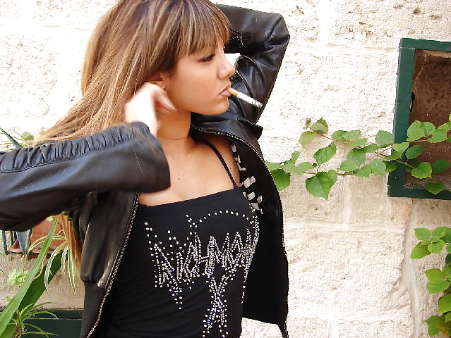 Hembras fumadoras
 #25786217