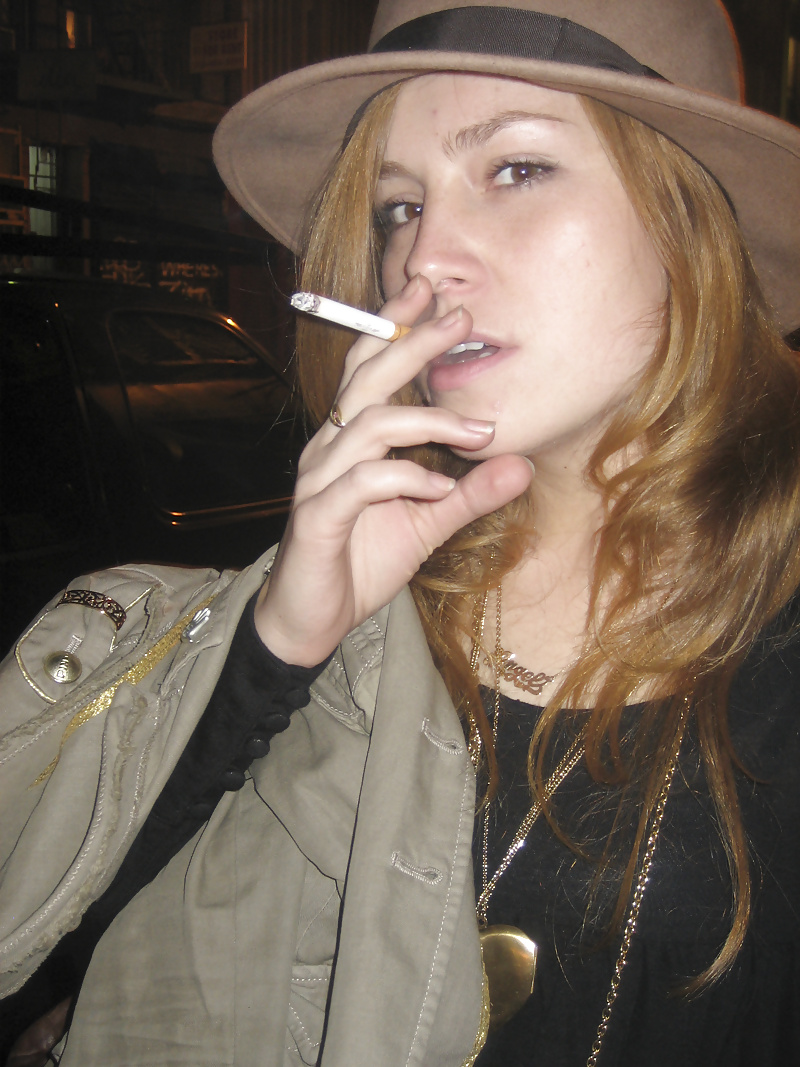 Hembras fumadoras
 #25786296