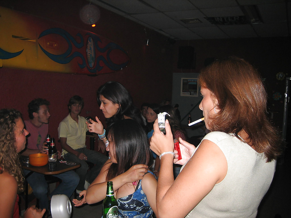 Hembras fumadoras
 #25786341