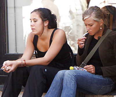 Hembras fumadoras
 #25786378