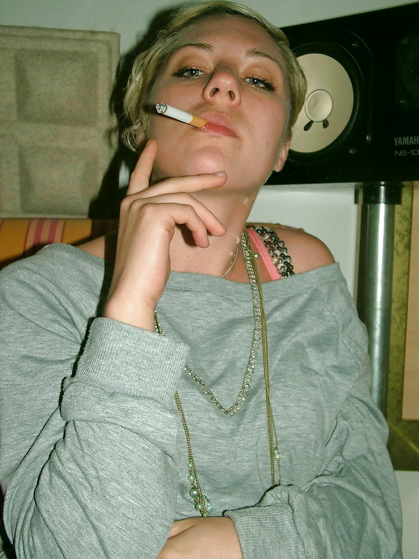 Hembras fumadoras
 #25786413