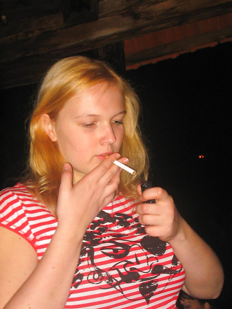 Hembras fumadoras
 #25786422