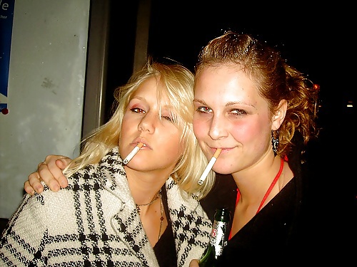 Hembras fumadoras
 #25786440