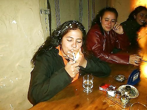 Hembras fumadoras
 #25786499