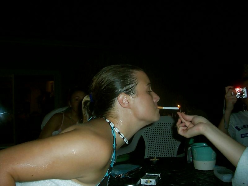 Hembras fumadoras
 #25786592