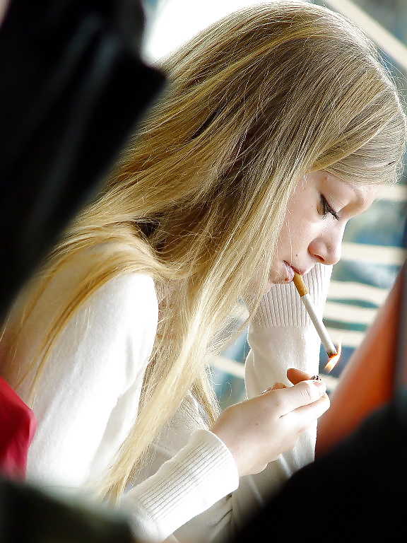 Hembras fumadoras
 #25786637