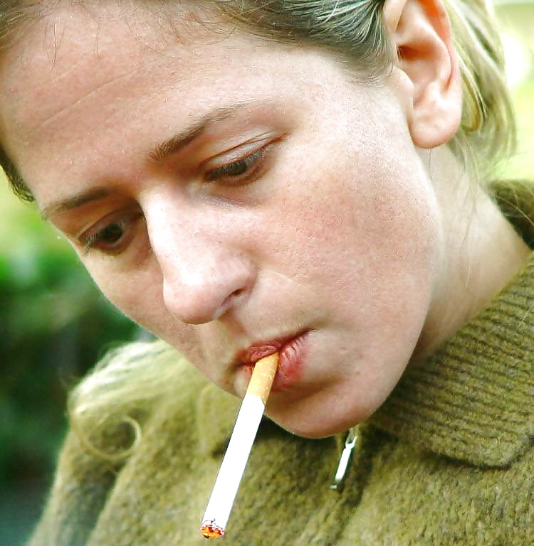 Hembras fumadoras
 #25786671