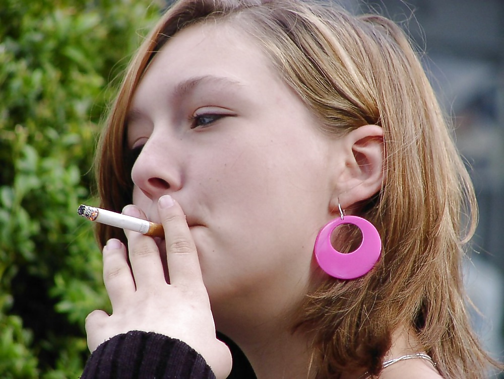 Hembras fumadoras
 #25786688