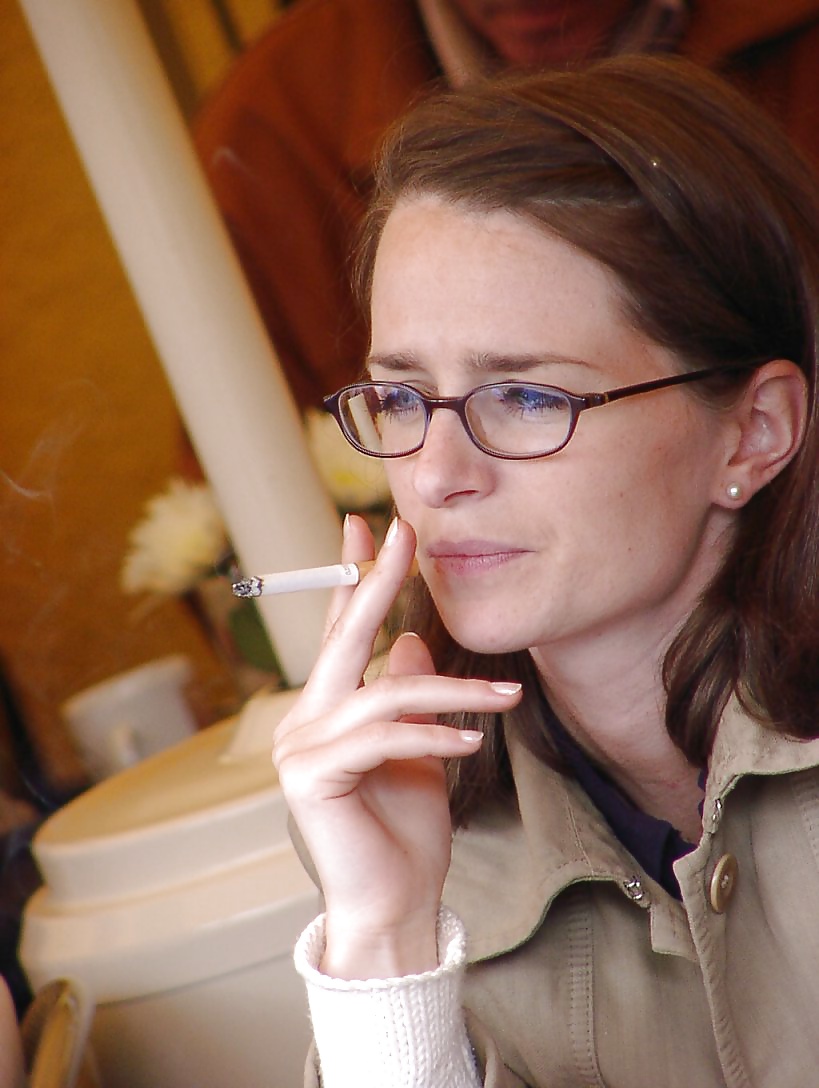 Hembras fumadoras
 #25786697