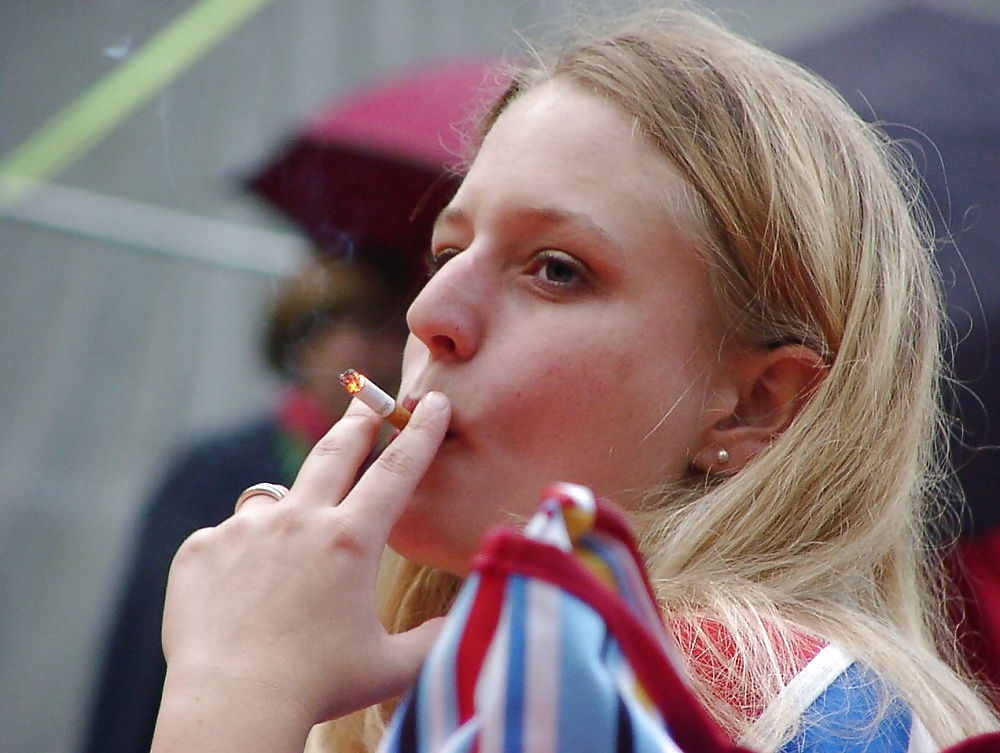 Hembras fumadoras
 #25786712