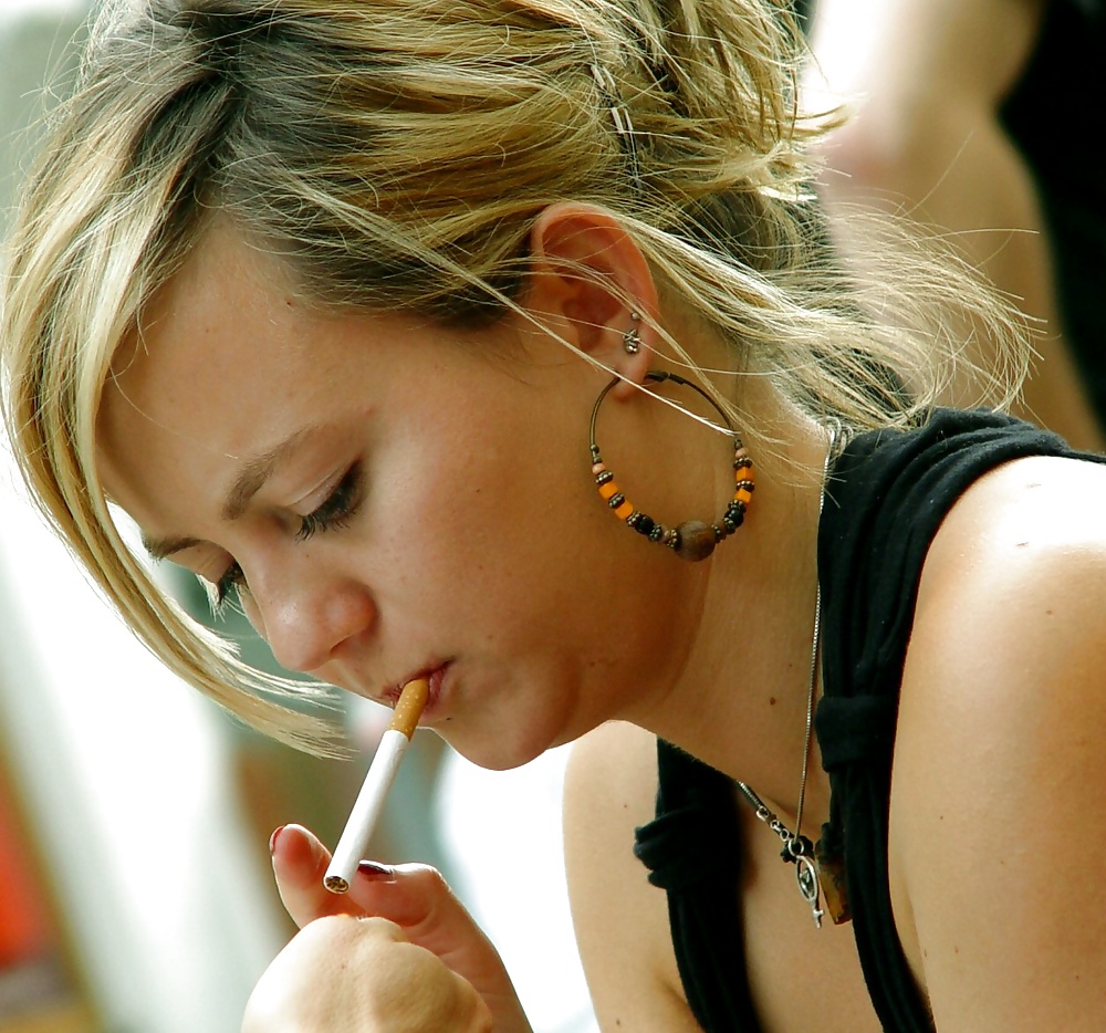 Hembras fumadoras
 #25786756