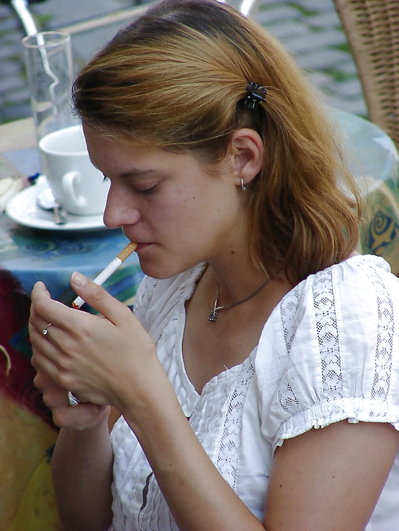 Hembras fumadoras
 #25786799