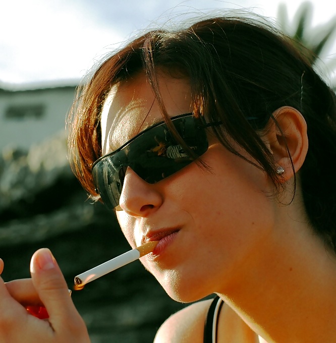 Hembras fumadoras
 #25786828