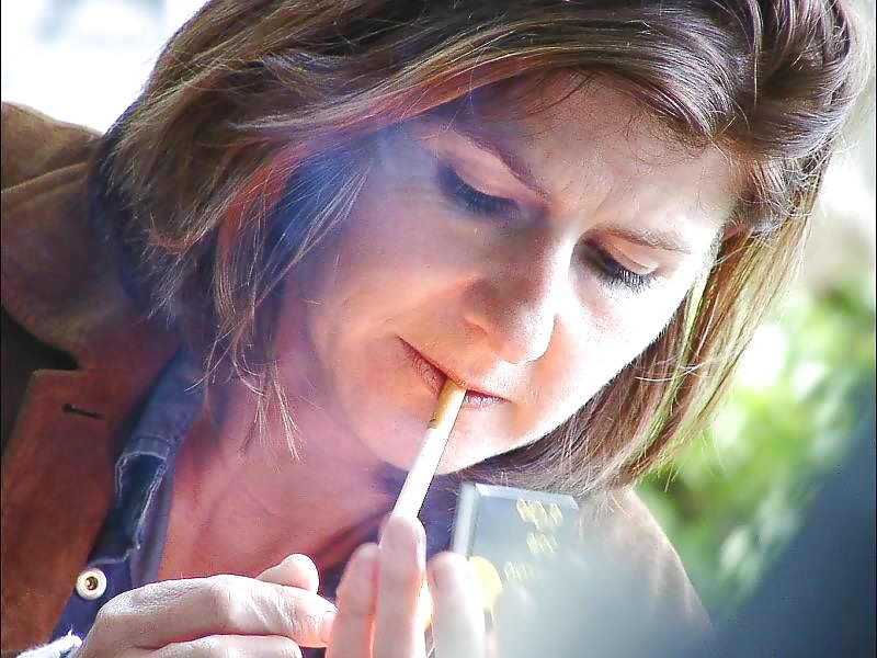 Hembras fumadoras
 #25786859