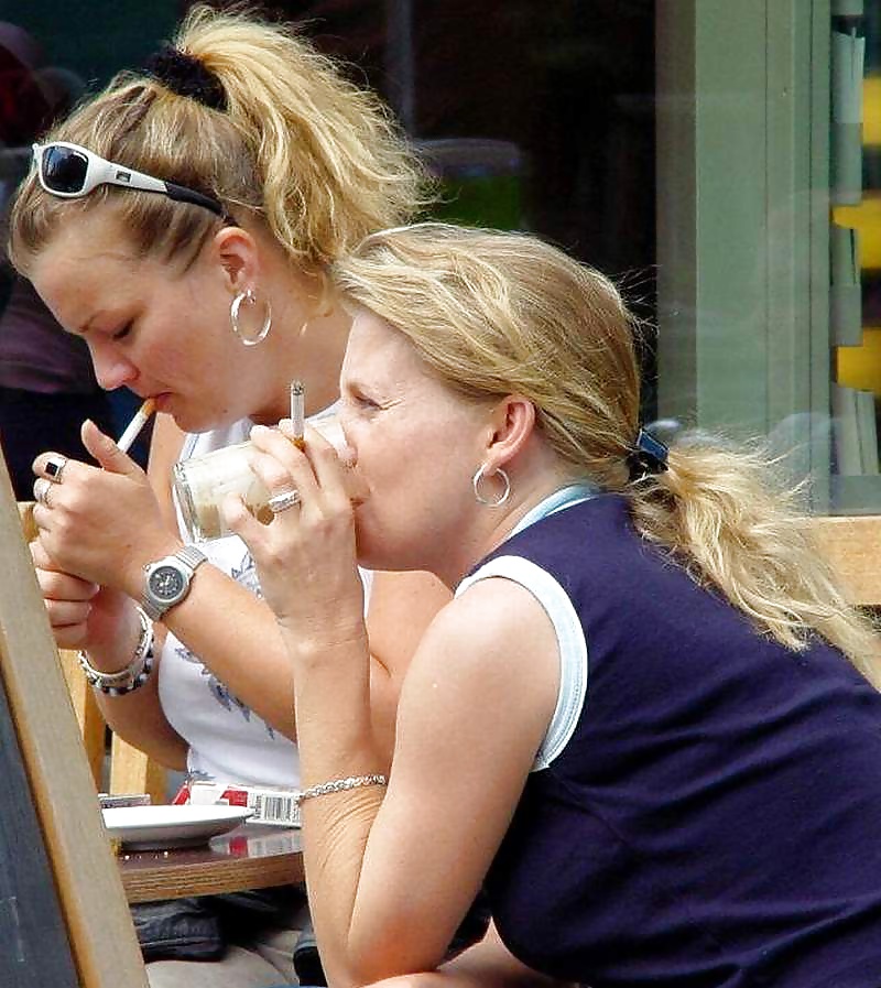 Hembras fumadoras
 #25786866