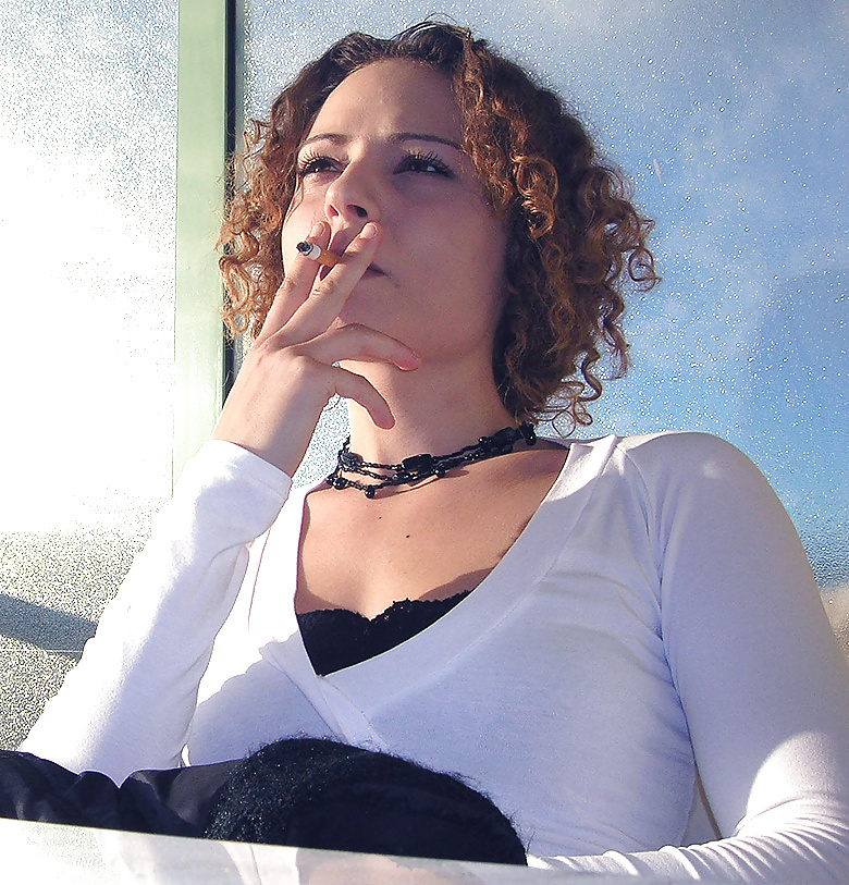 Hembras fumadoras
 #25786928