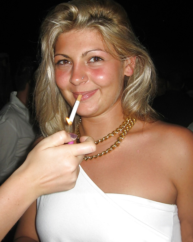 Hembras fumadoras
 #25786939