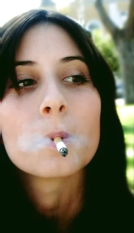 Hembras fumadoras
 #25786944