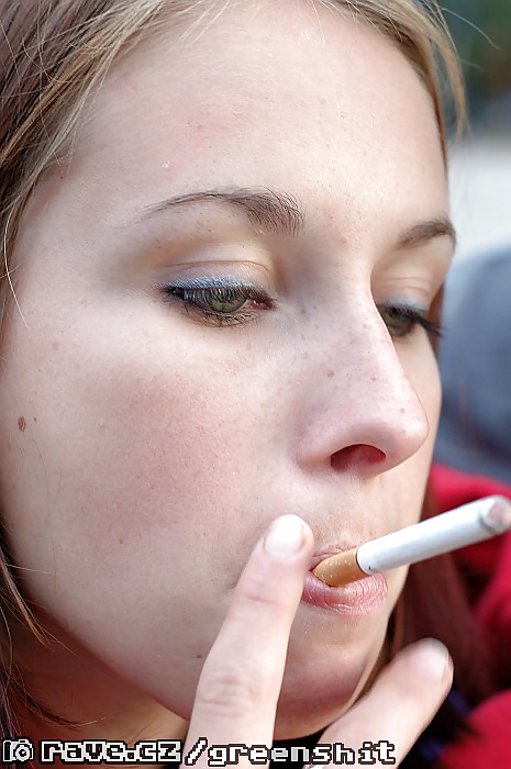 Hembras fumadoras
 #25786965