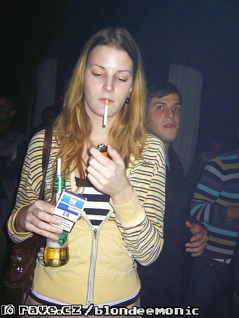 Hembras fumadoras
 #25786984