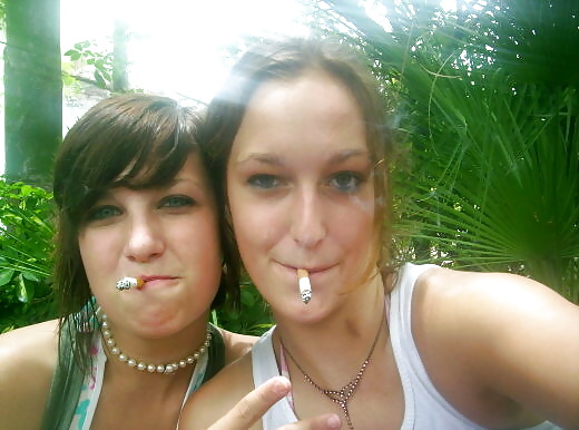 Hembras fumadoras
 #25787018