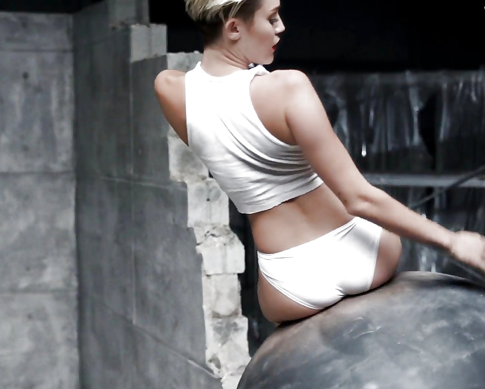 Miley Cyrus #34181992