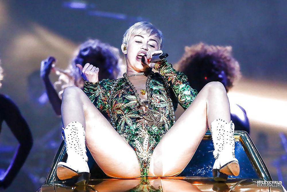 Miley cyrus
 #34182033