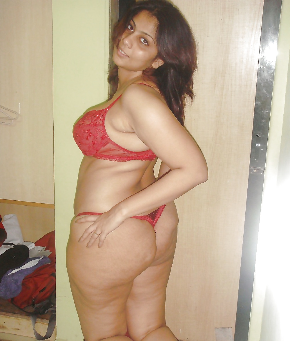 Sexy indian AUNTY (naked curves) #40069228