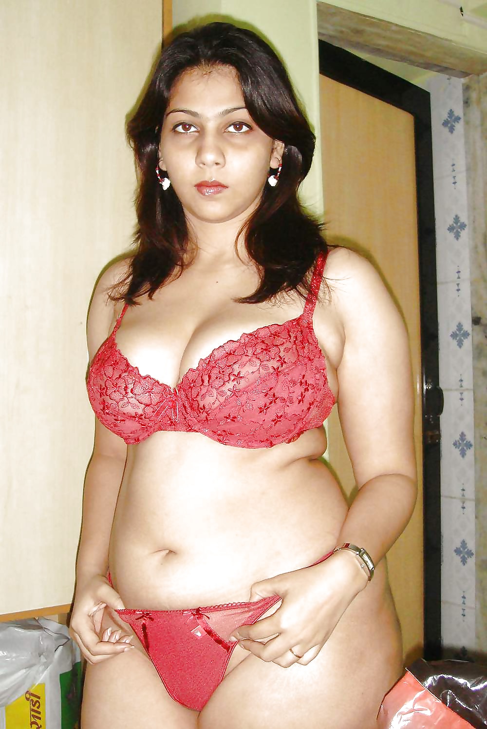 Sexy indian AUNTY (naked curves) #40069265