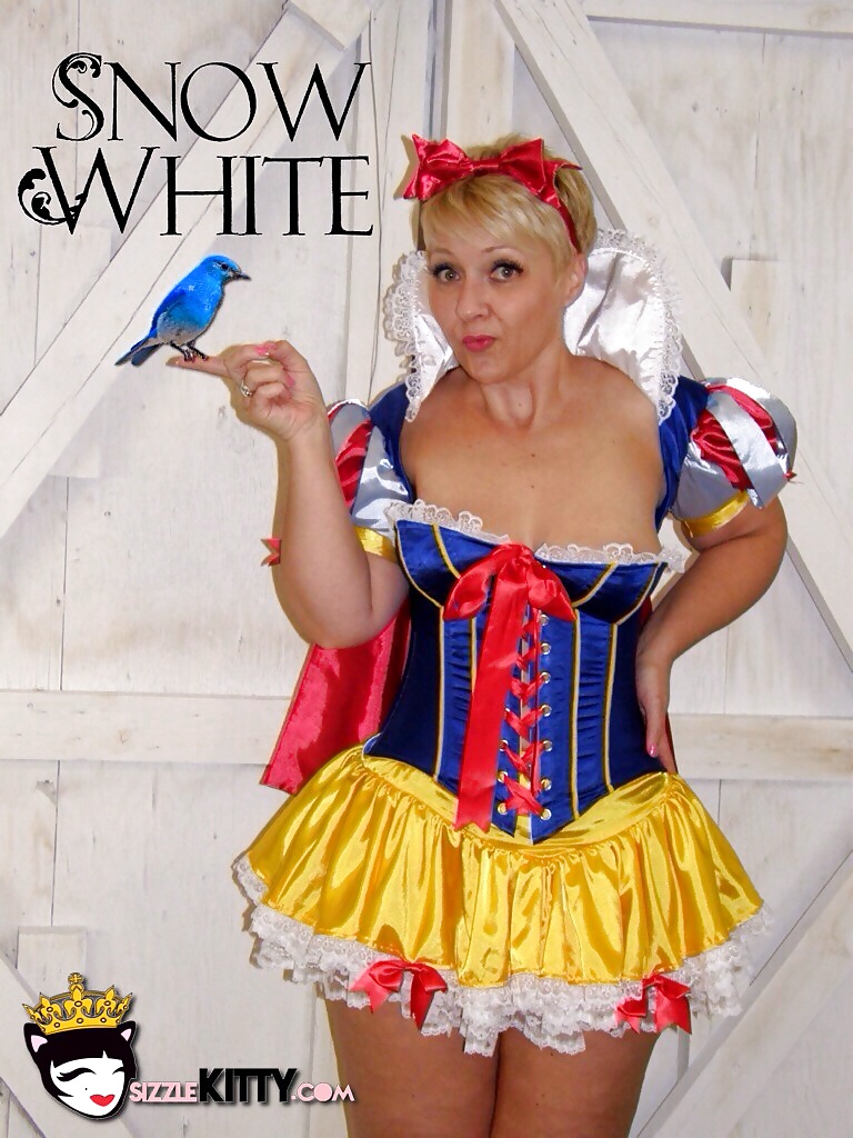 Sizzle's SNOW WHITE presented by Tiziana   #27166938