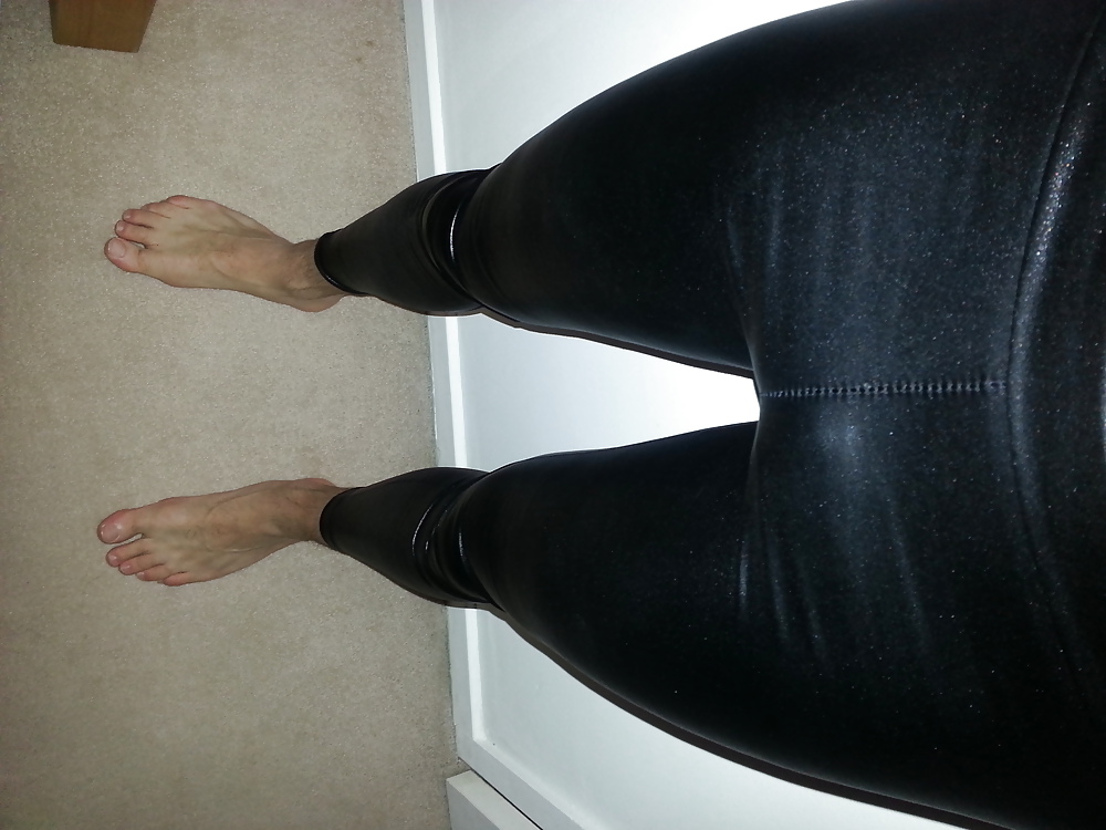 New wet look leggings